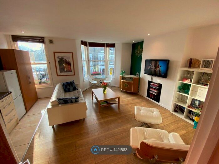 2 Bedroom Flat To Rent In Saltoun Road, London, SW2