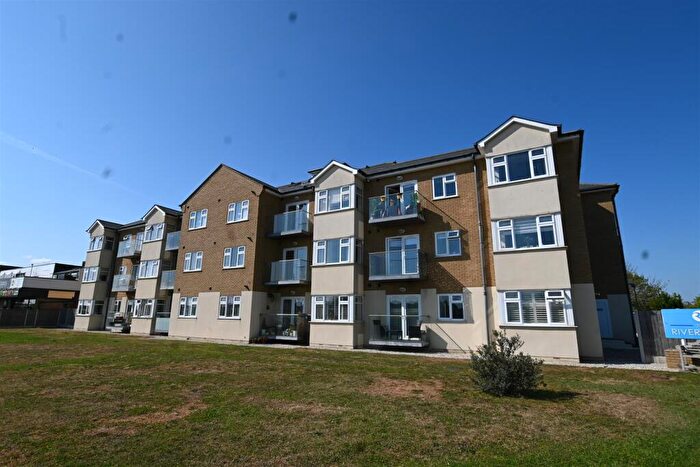 1 Bedroom Apartment For Sale In No Chain - River Front-Eastern Esplanade, Canvey Island, SS8