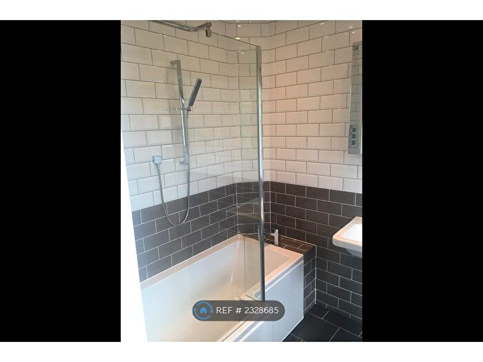 1 Bedroom Flat To Rent In Merrow Street, Elephant Amp; Castle, SE17
