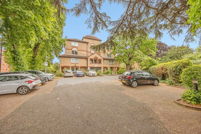 1 Bedroom Flat For Sale In Alden Court, Croydon, CR0