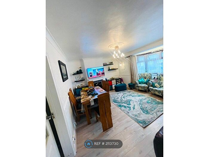 2 Bedroom Maisonette To Rent In Hameway, East Ham, E6