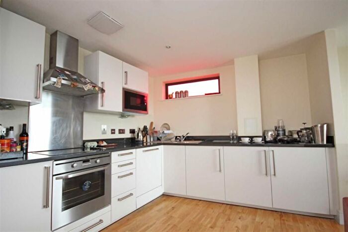 2 Bedroom Flat For Sale In Parkview Apartments, Langdon Park, E14
