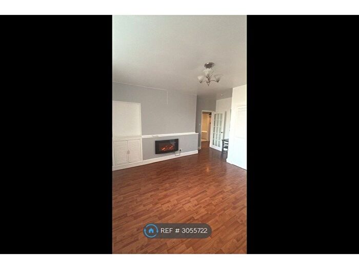 2 Bedroom Flat To Rent In Renfield St, Renfrew, PA4