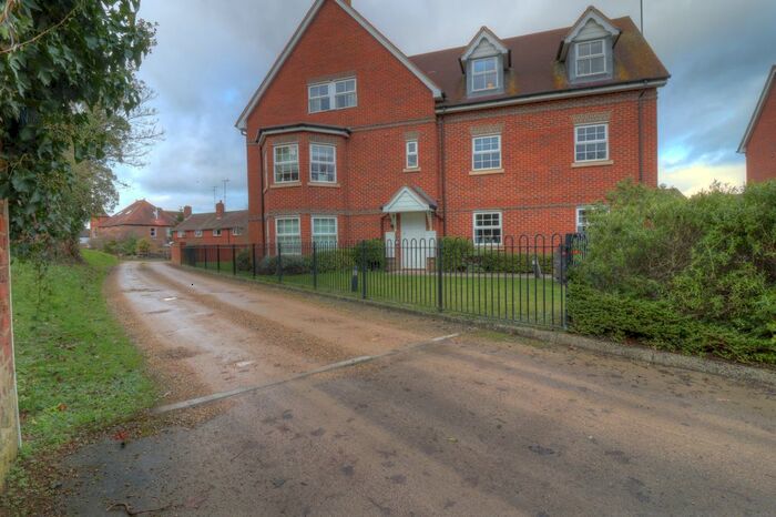 2 Bedroom Flat To Rent In Phoenix Court, Thame, Oxfordshire, OX9