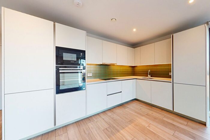 3 Bedroom Flat To Rent In New Kent Road, London, SE1