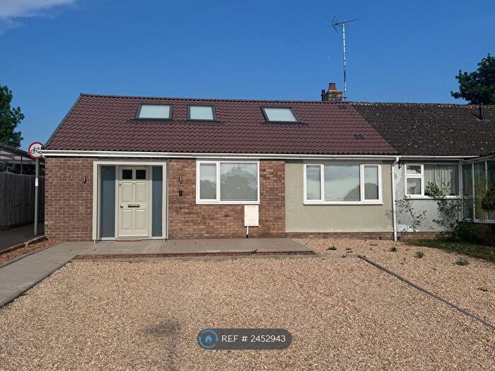 4 Bedroom Bungalow To Rent In Tinglesfield, Stratton, Cirencester, GL7