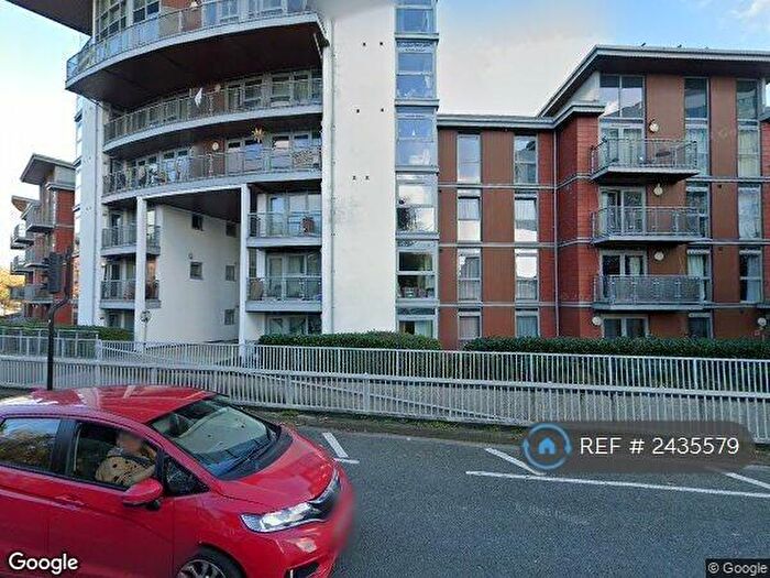 2 Bedroom Flat To Rent In Kelvin Gate, Bracknell, RG12