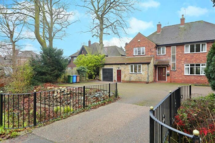 3 Bedroom Semi-Detached House For Sale In Beverley Road, Anlaby, Hull, HU10