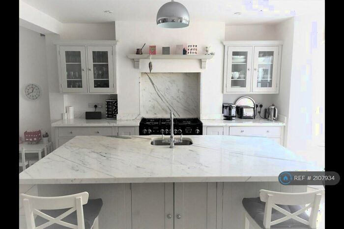 5 Bedroom Terraced House To Rent In Bennerley Road, London, SW11