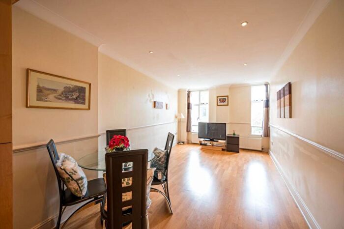 2 Bedroom Flat For Sale In Goswell Road, Clerkenwell, London, EC1V