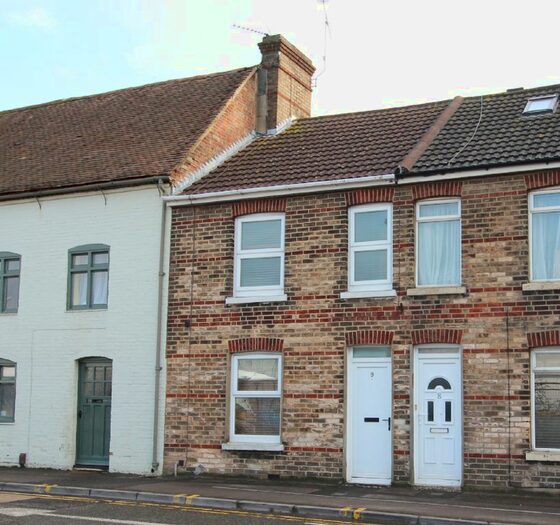 3 Bedroom Terraced House To Rent In West Quay Road, Poole, BH15