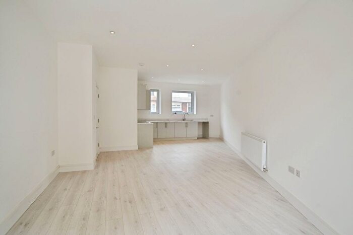 4 Bedroom End Of Terrace House For Sale In Burges Road, East Ham, London, E6