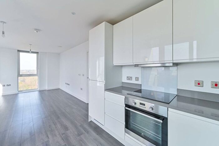 2 Bedroom Flat To Rent In Batavia Road, New Cross, London, SE14