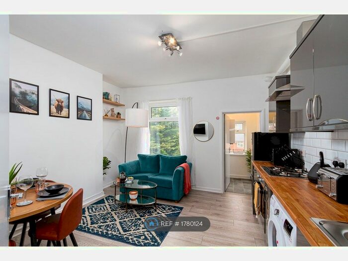 2 Bedroom Flat To Rent In Stacey Road, Cardiff, CF24