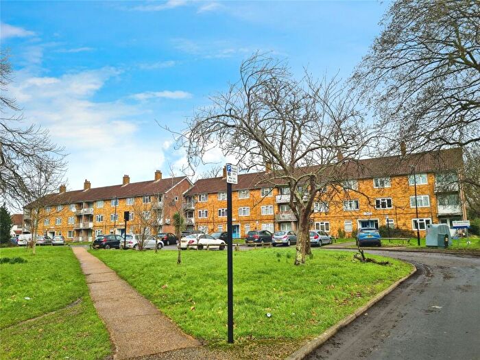 2 Bedroom Flat To Rent In St. James Close, Southampton, Hampshire, SO15