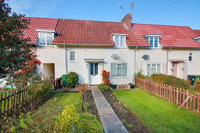 2 Bedroom Cottage For Sale In West End! No Forward Chain! Stunning Rear Garden, SO30