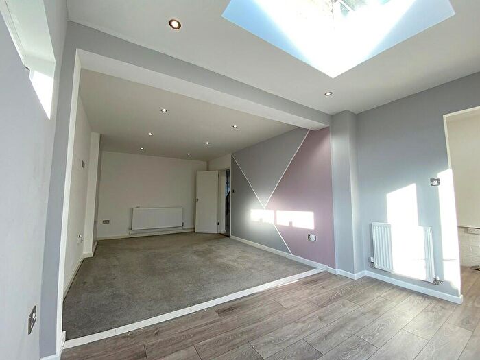 3 Bedroom End Of Terrace House For Sale In Lealand Road, Drayton, Hampshire, PO6