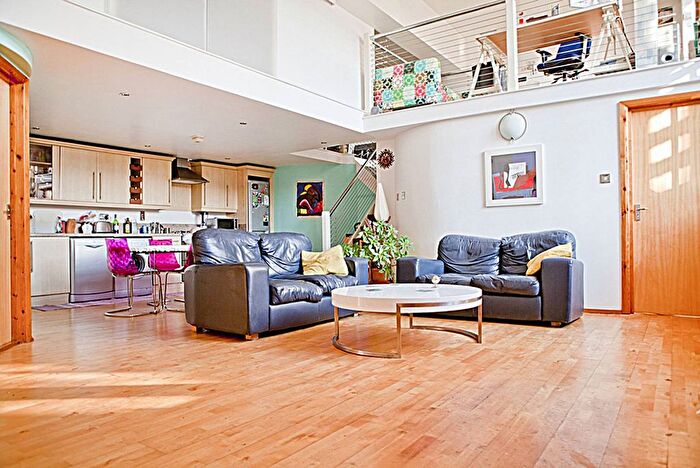 2 Bedroom Flat To Rent In Principal Square, Hackney, London, E9