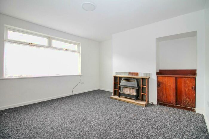 3 Bedroom Semi-Detached House To Rent In Findon Terrace, Bradford, BD10