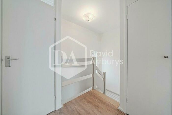 2 Bedroom Apartment To Rent In Cable Street, Limehouse Shadwell, London, E1W