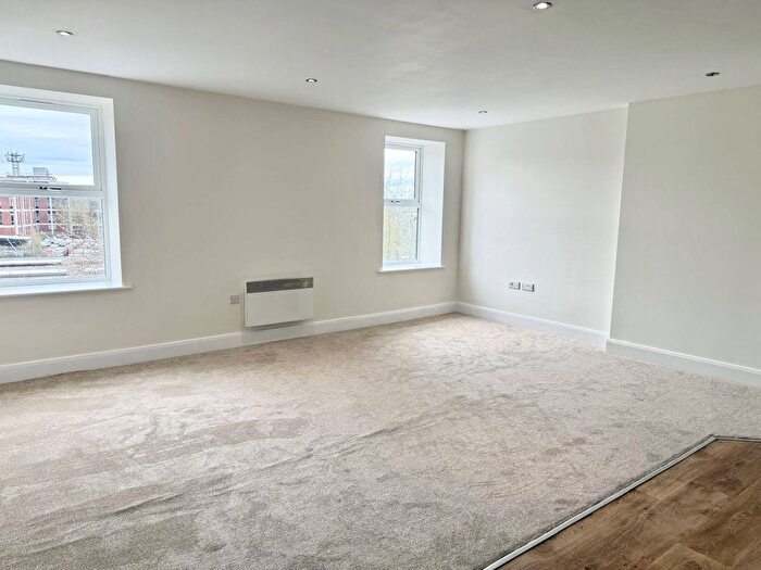 3 Bedroom Flat To Rent In Main Street, Rotherham, South Yorkshire, S60
