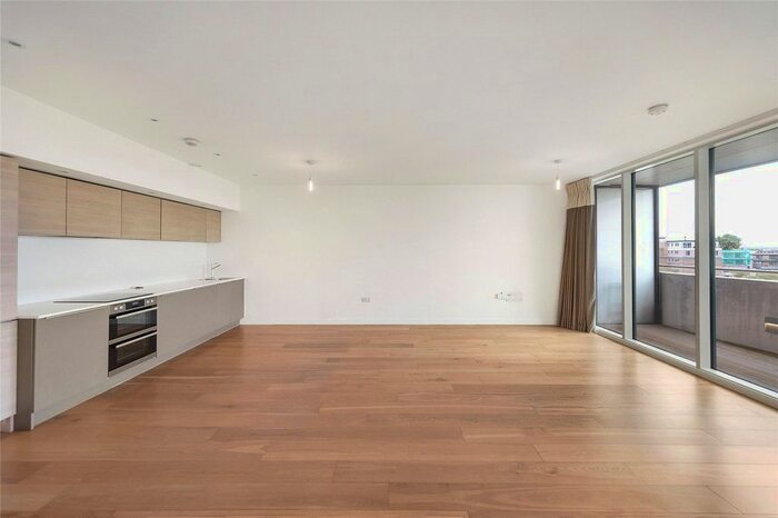 3 Bedroom Flat To Rent In Edmunds House, Colonial Drive, W4