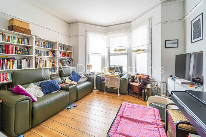 2 Bedroom Apartment To Rent In Myddleton Road, Wood Green, London, N22