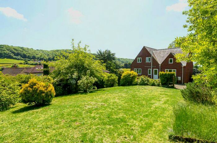 4 Bedroom Detached House For Sale In Holywell Road, Wotton-Under-Edge, GL12