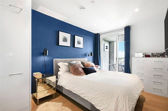 1 Bedroom Flat To Rent In Sayer Street, Elephant And Castle, London, SE17