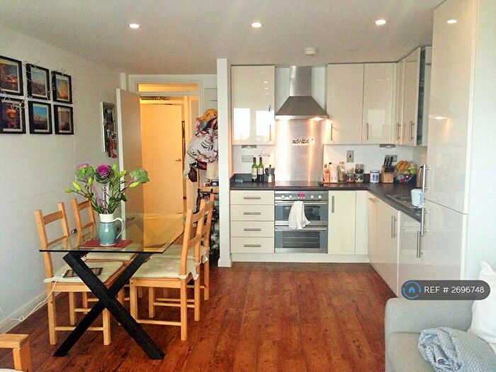 2 Bedroom Flat To Rent In Ramsgate Street, London, E8