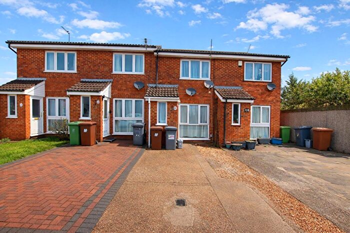 2 Bedroom Property For Sale In Meryfield Close, Borehamwood, WD6