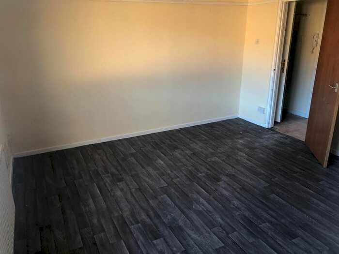 3 Bedroom Flat To Rent In Lle Canol, Heol Yr Afon, Glyncorrwg, Port Talbot SA13