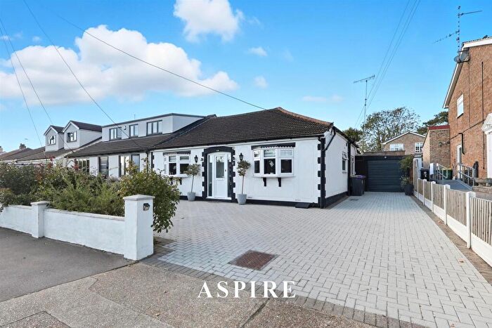 3 Bedroom Semi-Detached Bungalow For Sale In Helena Road, Rayleigh, SS6