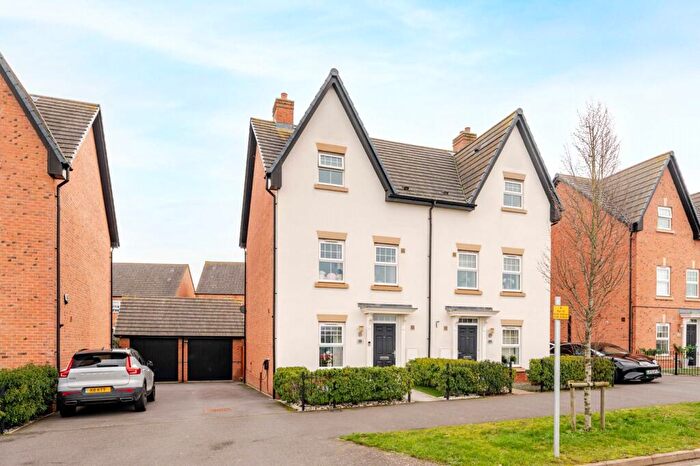 4 Bedroom Semi Detached House For Sale In Garrett Drive, Warwick, Warwickshire, CV34