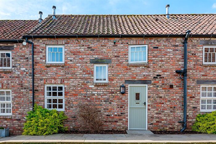3 Bedroom Cottage For Sale In Chestnut Farm, Moor End, Acaster Malbis, York, YO23
