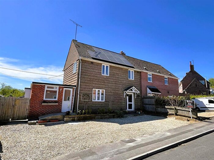 3 Bedroom Semi-detached House For Sale In Breach Close, Bourton, Gillingham, SP8