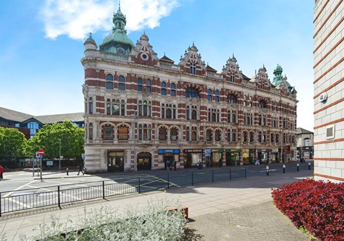 3 Bedroom Flat For Sale In Lord Montgomery Way, Portsmouth, PO1