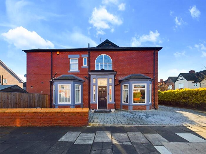 4 Bedroom Semi Detached House For Sale In Glendale Avenue, Whitley Bay, NE26