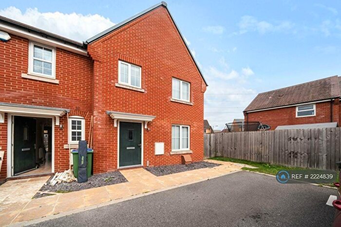 3 Bedroom End Of Terrace House To Rent In Apollo Close, Aylesbury, HP18