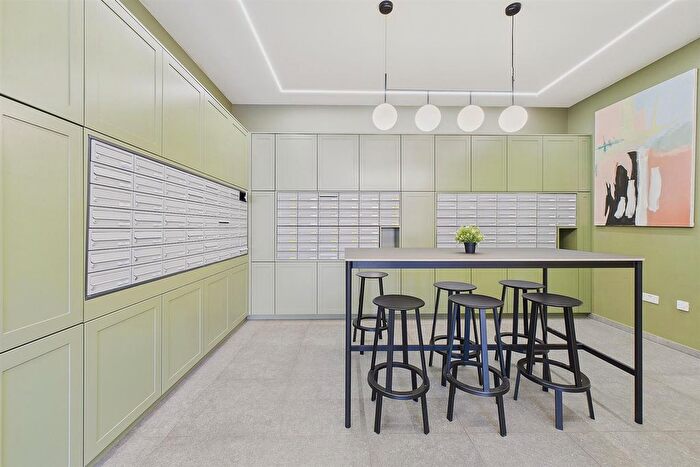 1 Bedroom Flat To Rent In Riverbank Way, London, TW8