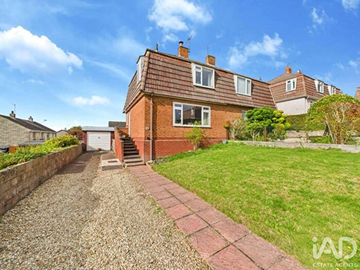 3 Bedroom Semi-Detached House To Rent In Godfreys Gardens, Crediton, EX17