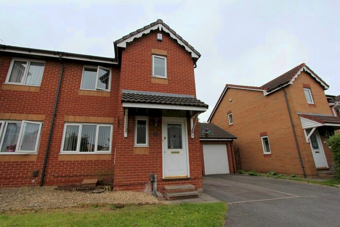 3 Bedroom Semi-Detached House To Rent In Emet Grove, Bristol, BS16