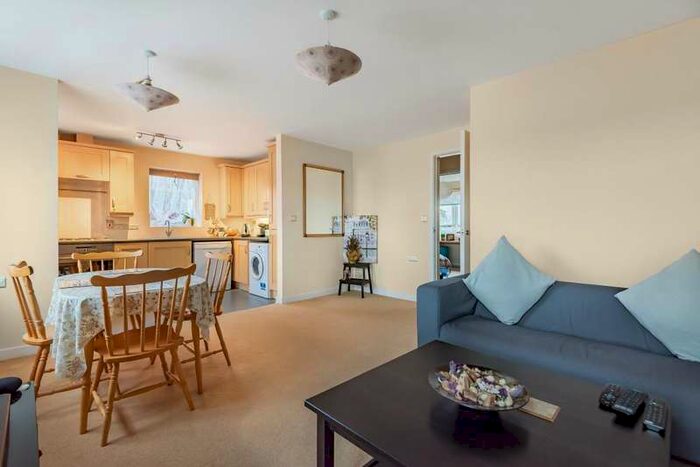 2 Bedroom Apartment To Rent In Newbury, Berkshire, RG14