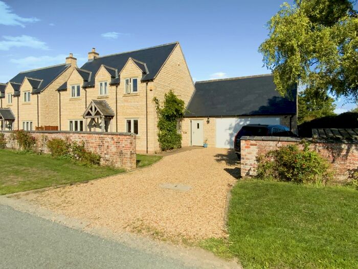 3 Bedroom Detached House For Sale In Castle Bytham Road, Swayfield, Grantham, NG33