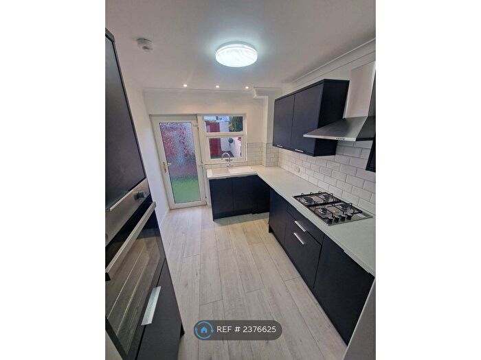 4 Bedroom Terraced House To Rent In Whitburn Place, Dundee, DD3