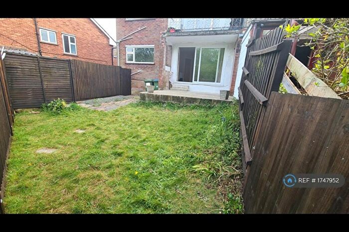 2 Bedroom Maisonette To Rent In Courtland Gardens, Southampton, SO16