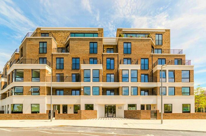 3 Bedroom Flat To Rent In Olympic Park Avenue, Stratford, London, E20