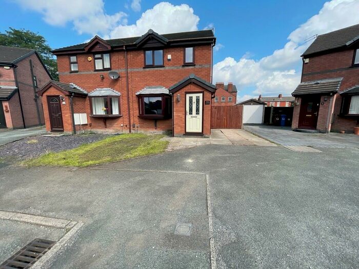 3 Bedroom Semi-Detached House To Rent In Selbourne Close, Stockport, SK5
