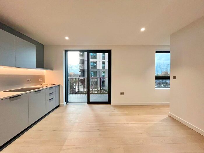 Studio To Rent In Chandlers Ave, London, SE10