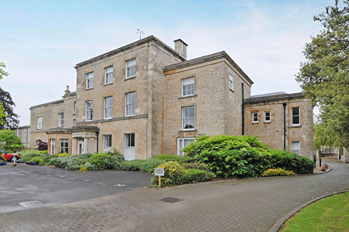 2 Bedroom Flat For Sale In Chesterton Lane, Cirencester, GL7